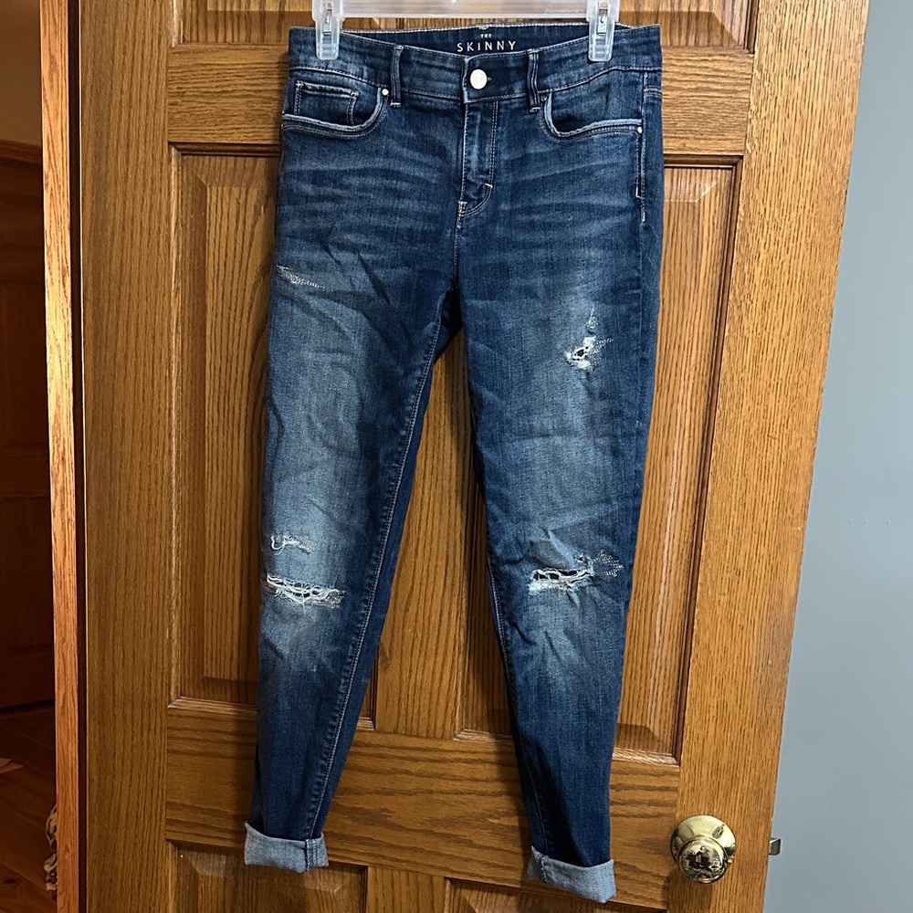 Women’s White House Black Market Skinny Blue Distressed Boyfriend Jeans Size 4